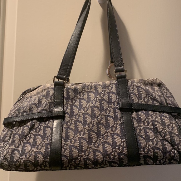 ***Sold****Christian Dior shoulder blue bag, some discoloration on top of zipper - Picture 4 of 12